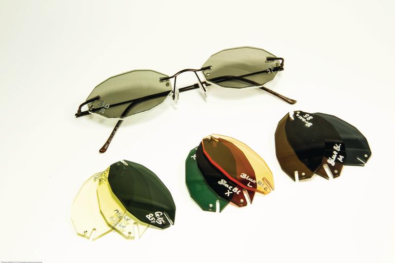 Praktischer magnetischer Brillenclip für die Auto-Sonnenblende color Schwarz